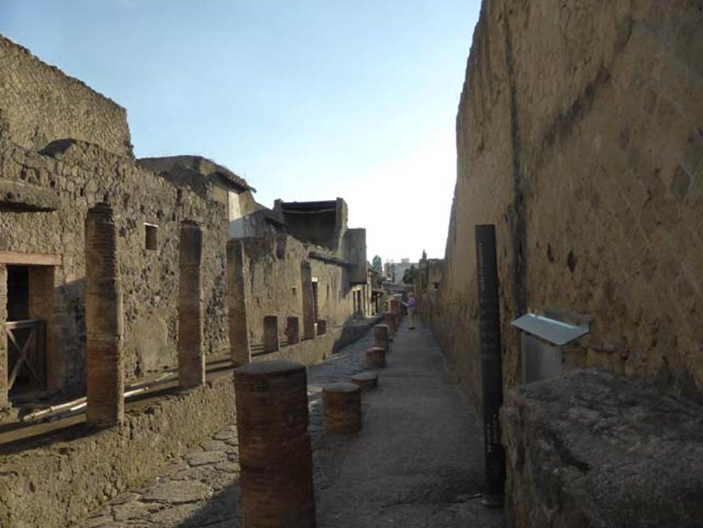 Looking south along east side of insula VI, on Cardo IV Superiore. September 2015.